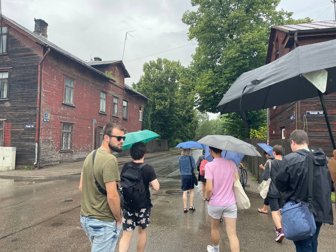 Visite guidée sous la pluie